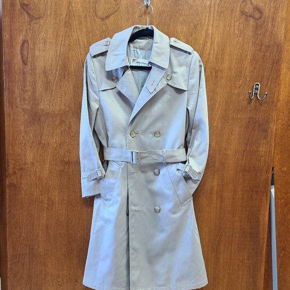 Vintage Pierre Cardin Trench Coat, size 38 R, beige - Picture 2 of 10